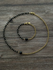 SIMPLE BLACK