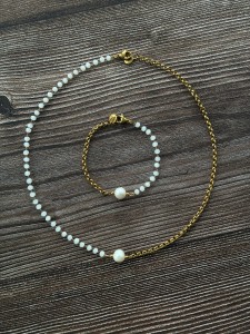 SIMPLE WHITE